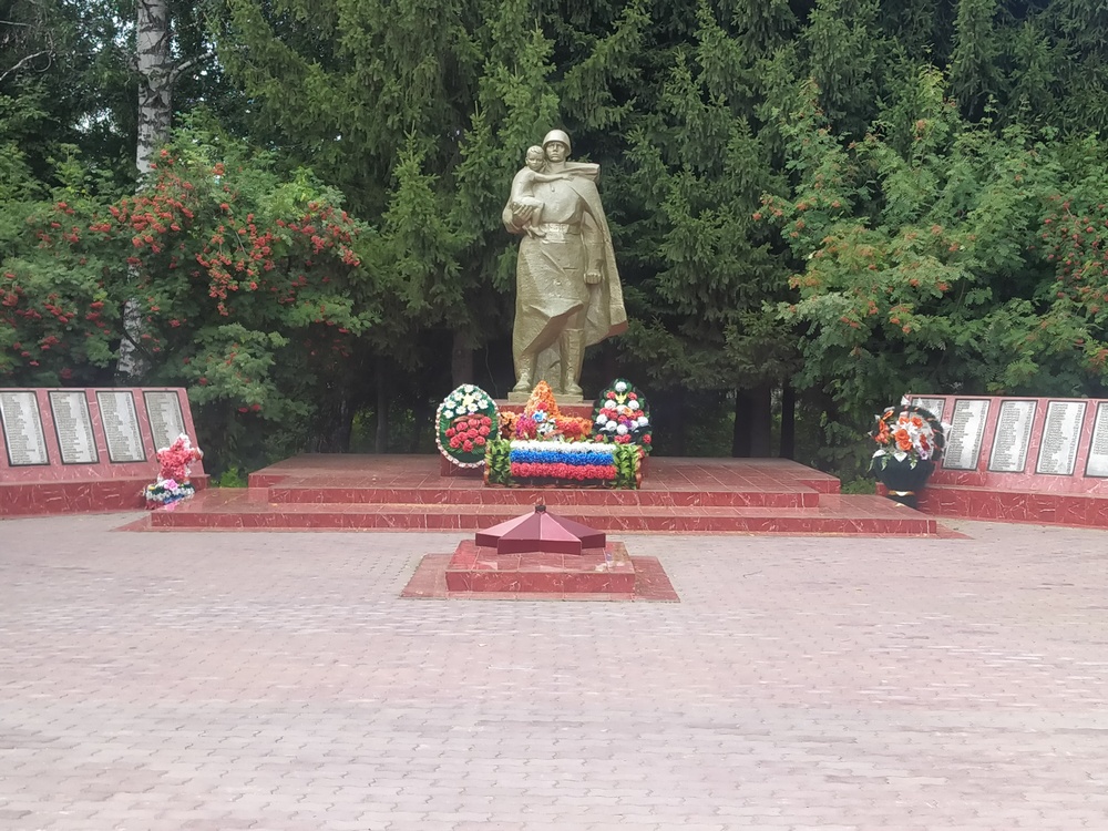 Солдат памятника участникам ВОВ